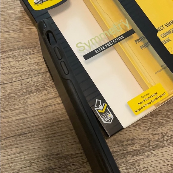 OtterBox iPhone XS Max Black Symmetry Case - Picture 4 of 6